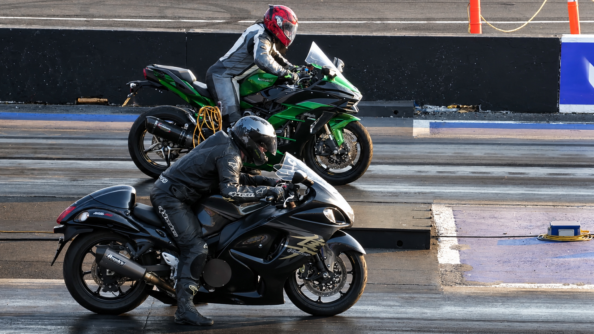 Suzuki Hayabusa runs 9-second passes against a Kawasaki Ninja H2