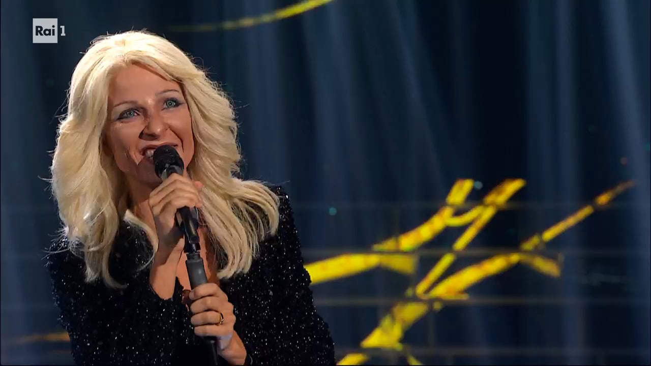 Roberta Morise è Bonnie Tyler - It's a heartache - Tale e Quale Show 28 ...