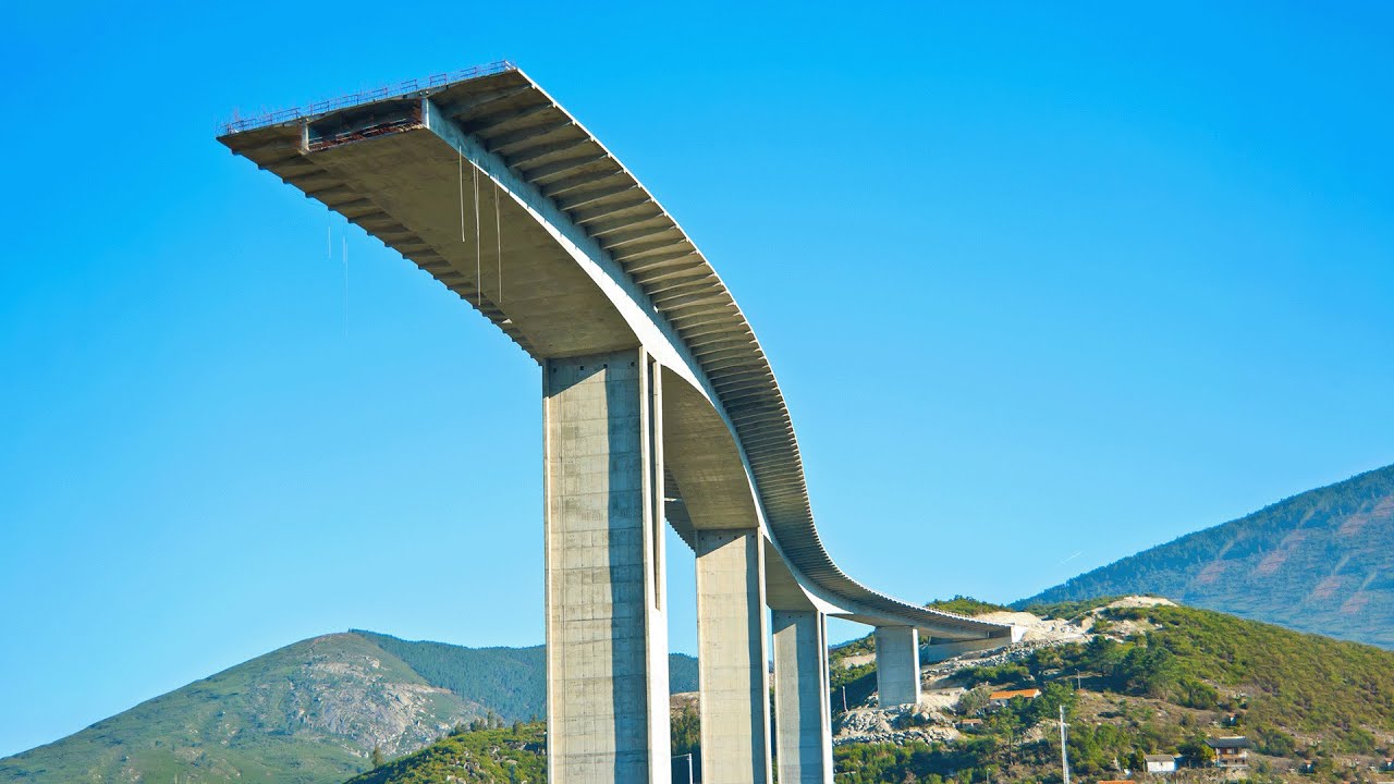 China is building the world's longest road