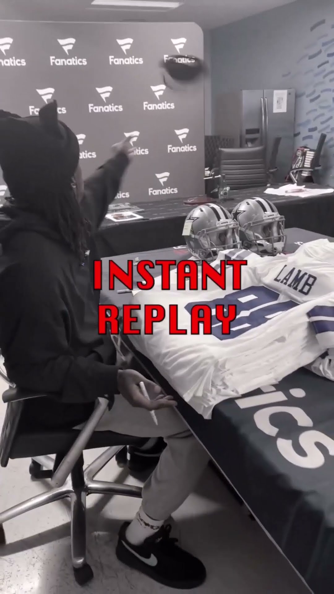 Ceedee Lamb throws Eagles hat after refusal to sign