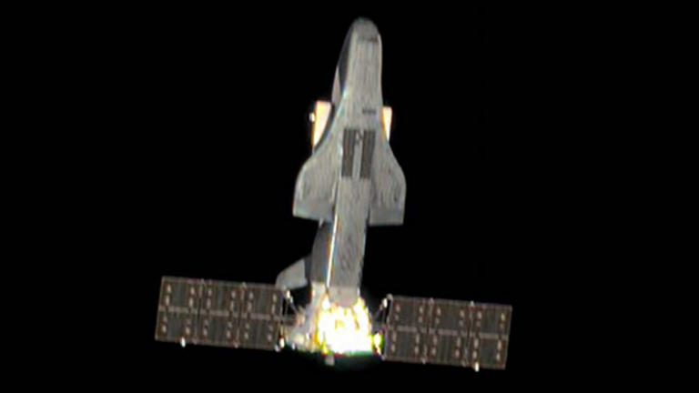 First clear photo of China's mysterious 'divine dragon' space plane ...