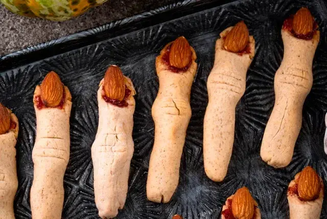 Receta de dedos de bruja: un postre terrorífico para Halloween que se ...