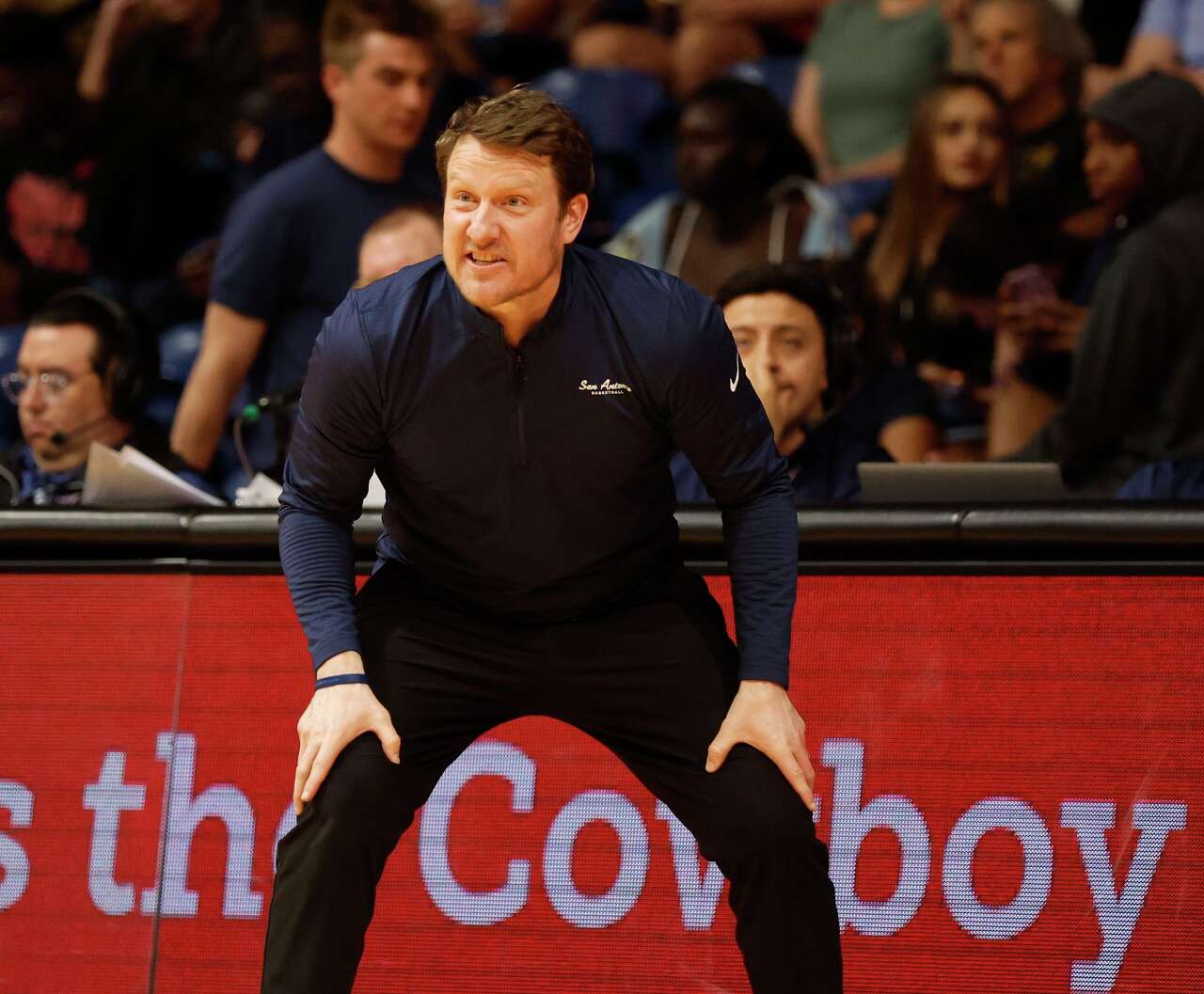 UTSA basketball coach Austin Claunch suspended following DWI arrest