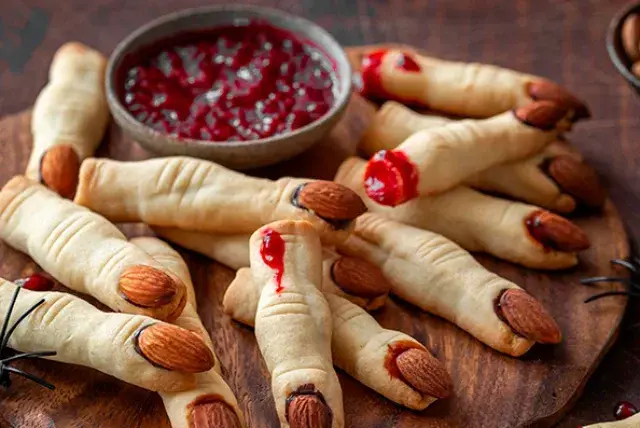 Receta de dedos de bruja: un postre terrorífico para Halloween que se ...
