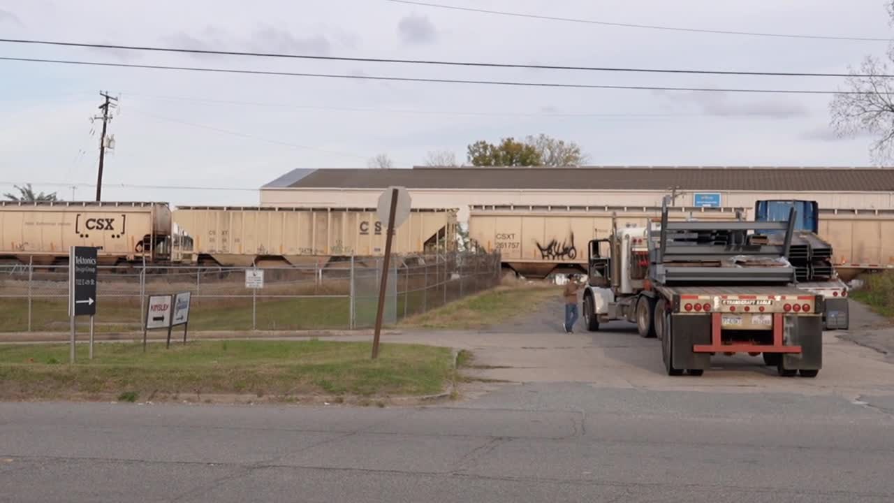 CSX train blocking traffic near Maury Street crossing; officials ...