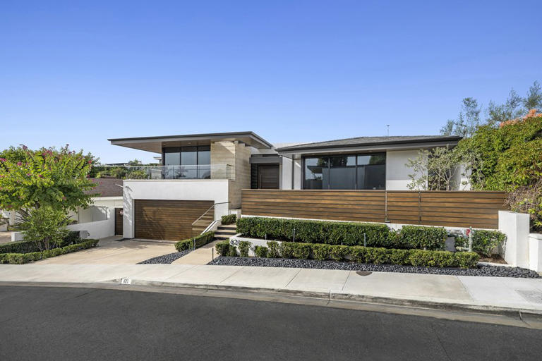 Exclusive: Inside an $11 million, fully furnished Corona Del Mar home ...