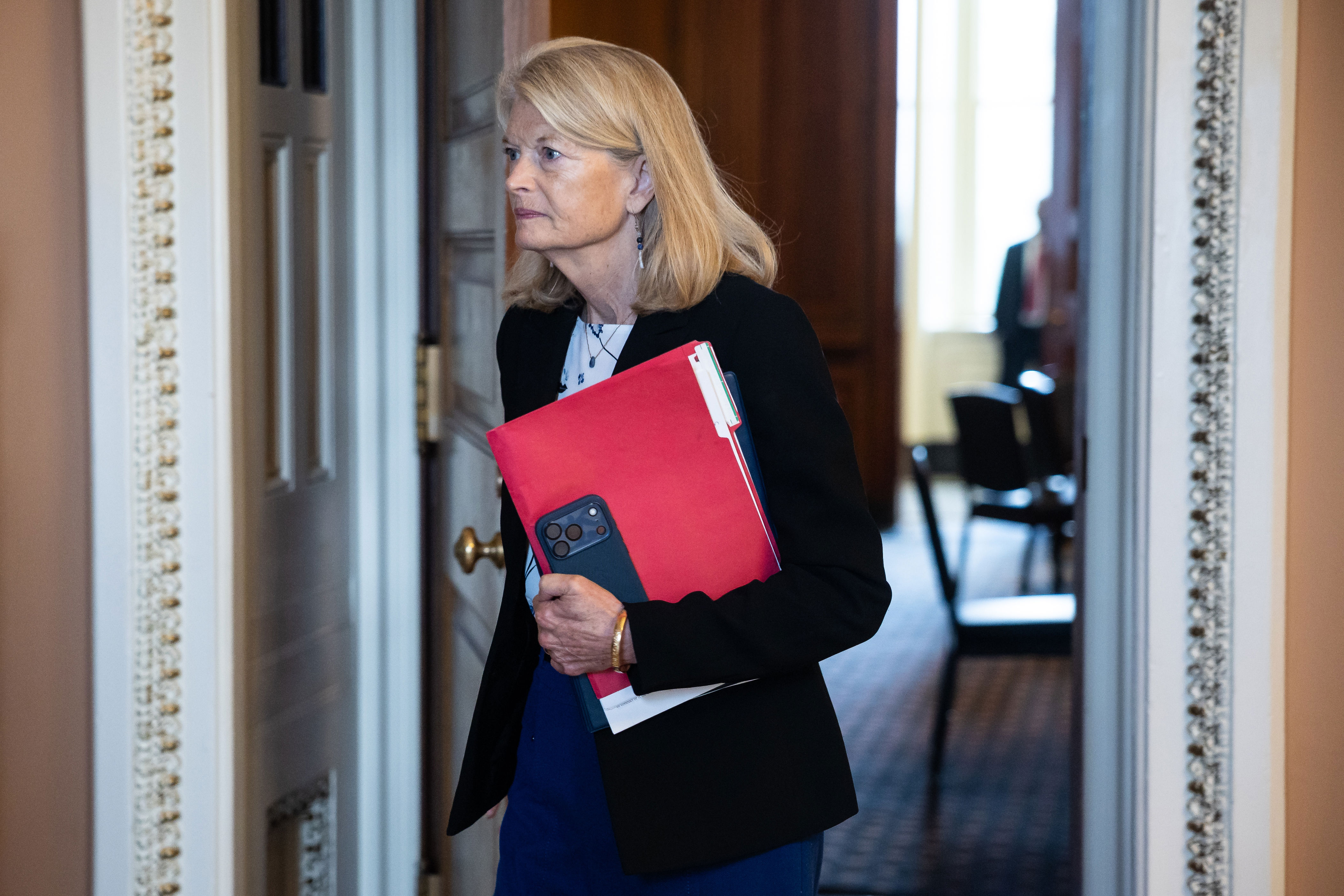'Lisa is Lisa': Murkowski endorses a Democrat as she faces 2028 dilemma