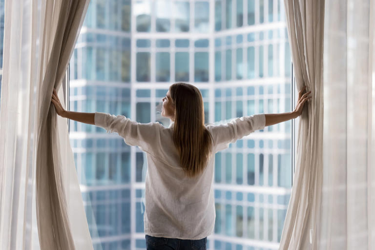 Woman never wants to leave NYC apartment until she looks out window