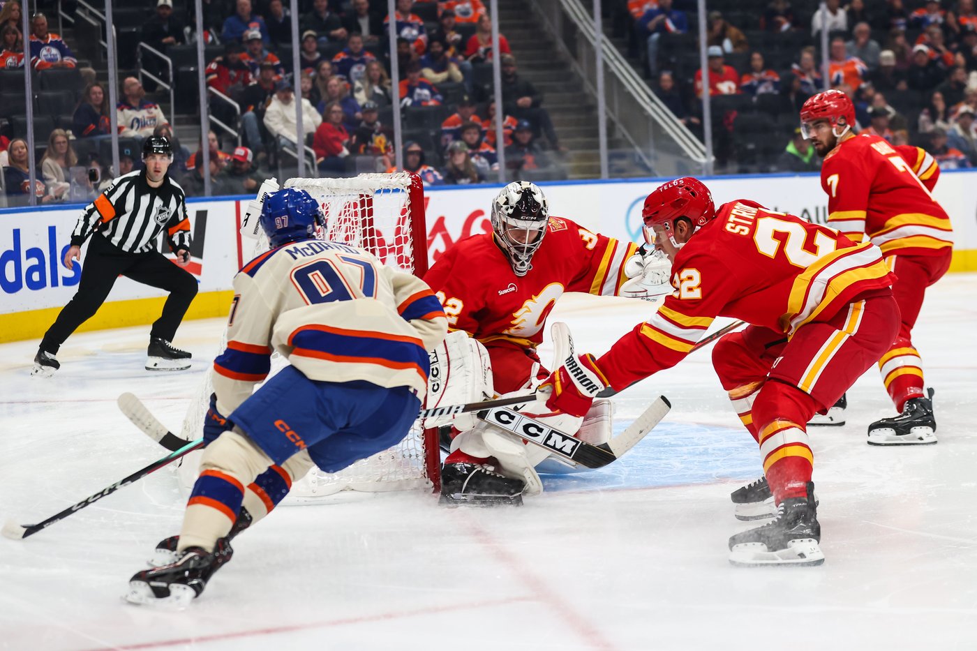 Un gain facile des Oilers, 4-0 face aux Flames; deux points de plus ...