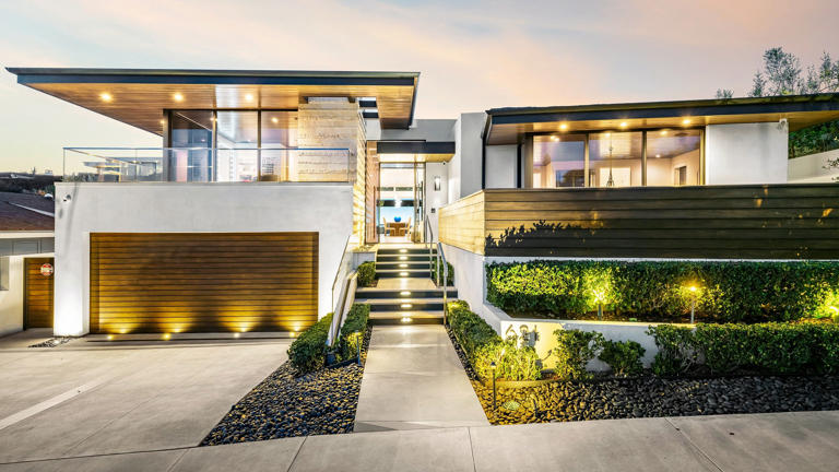 Exclusive: Inside an $11 million, fully furnished Corona Del Mar home ...