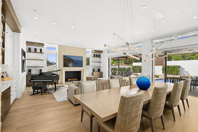 Exclusive: Inside an $11 million, fully furnished Corona Del Mar home ...