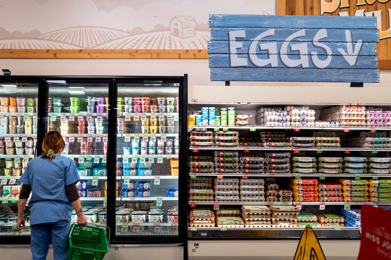 Sprouts stock plunges after earnings miss. Consumers are visiting the ...