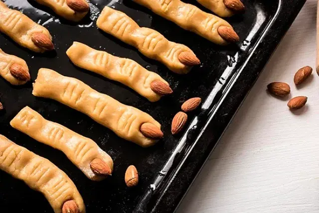 Receta de dedos de bruja: un postre terrorífico para Halloween que se ...