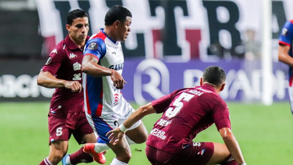 Del silencio al delirio: Saprissa revive en el último suspiro y deja a ...