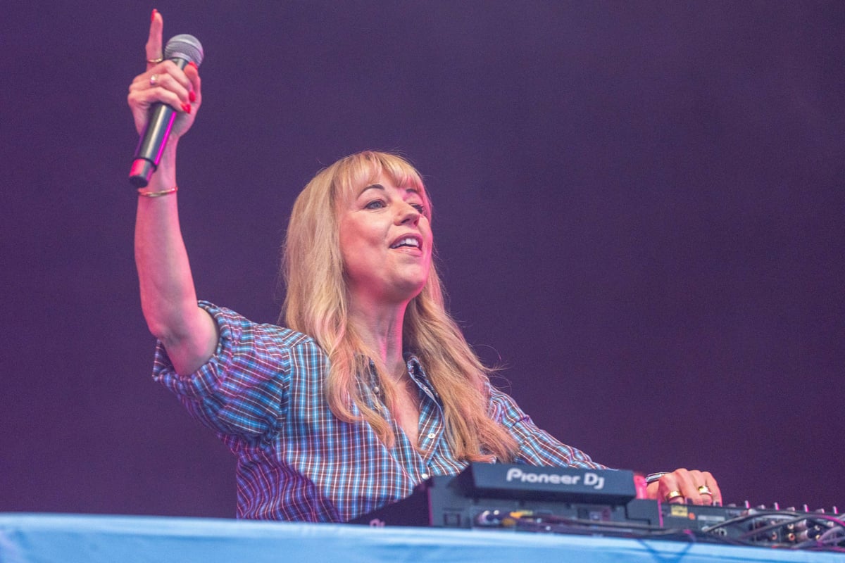 Sara Cox holds on to Radio 2 breakfast listeners