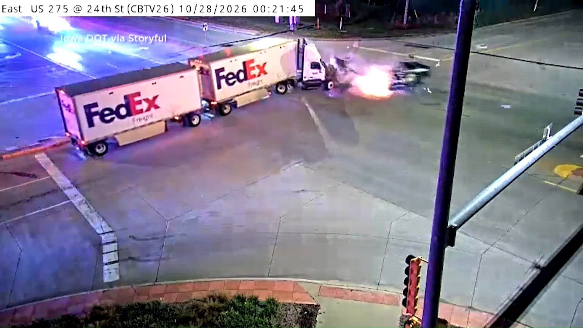 Suspect crashes into FedEx truck after high-speed Iowa police chase ...
