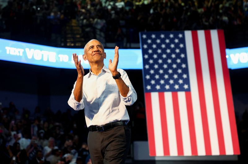 Trump and Obama trade barbs in closing week of US midterm election