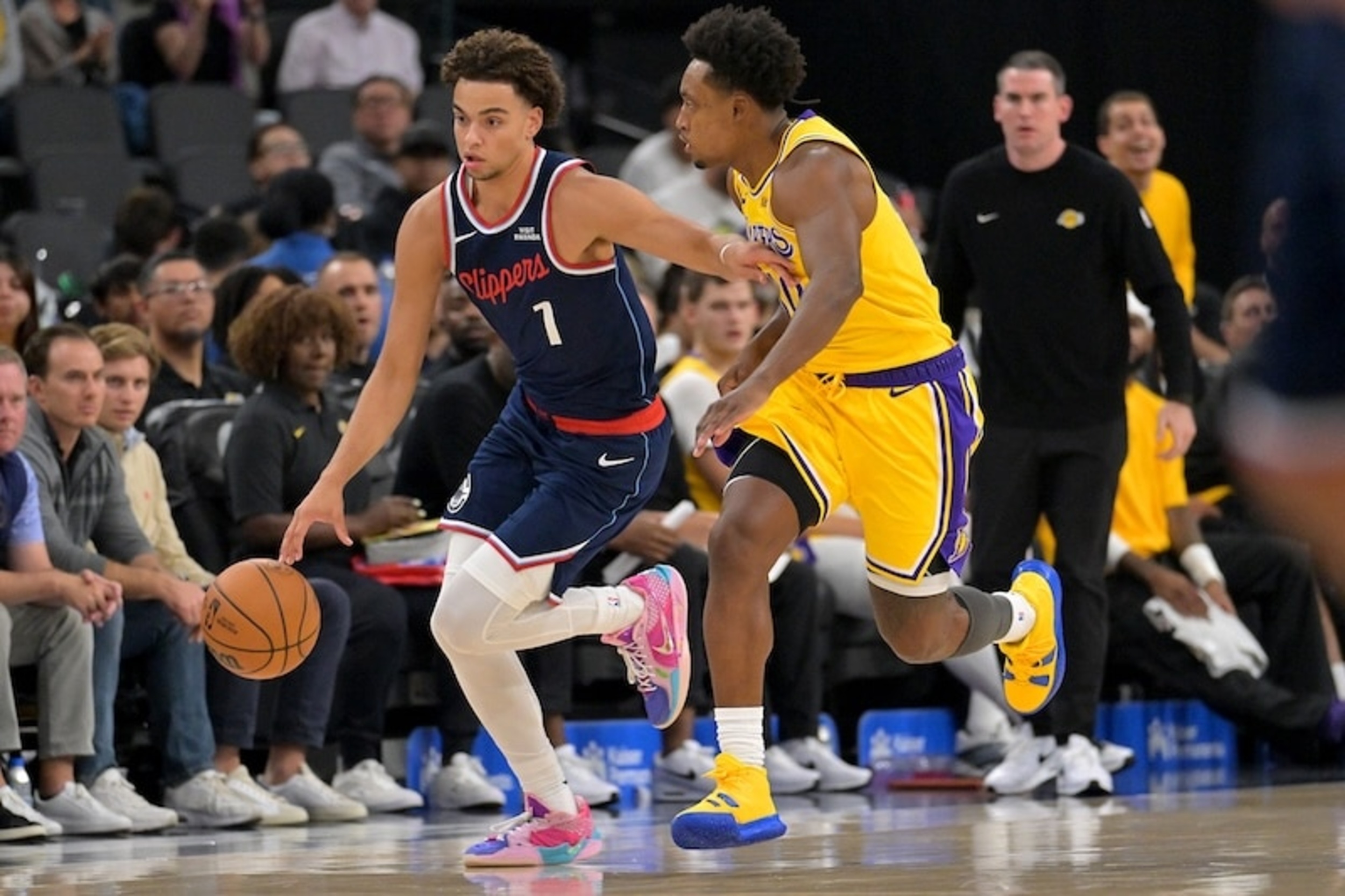 Lakers bench powers blowout victory over Clippers