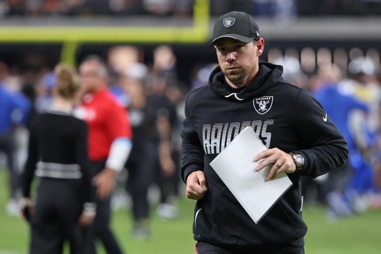 Klint Kubiak gives puzzling answer as Raiders await conflicting trade ...