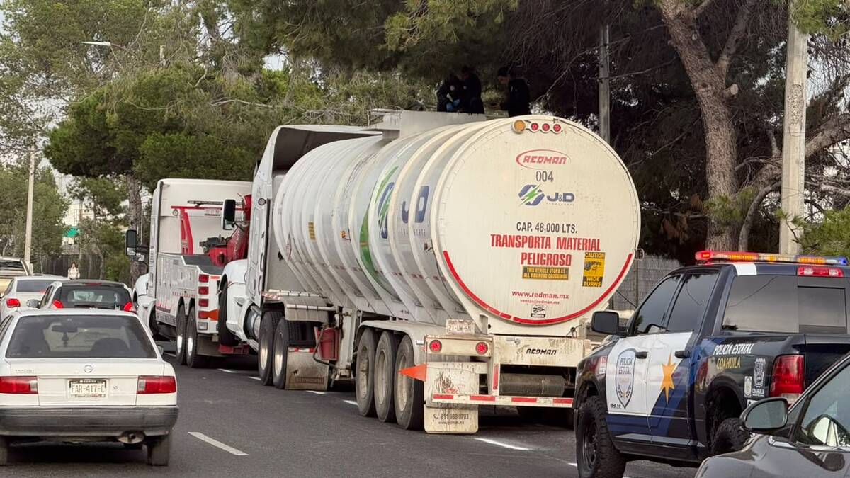 Aseguran combustible de presunto origen ilícito en la Saltillo-Torreón