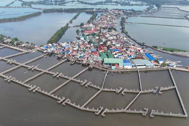 Philippine island fights rising seas with nature, not concrete