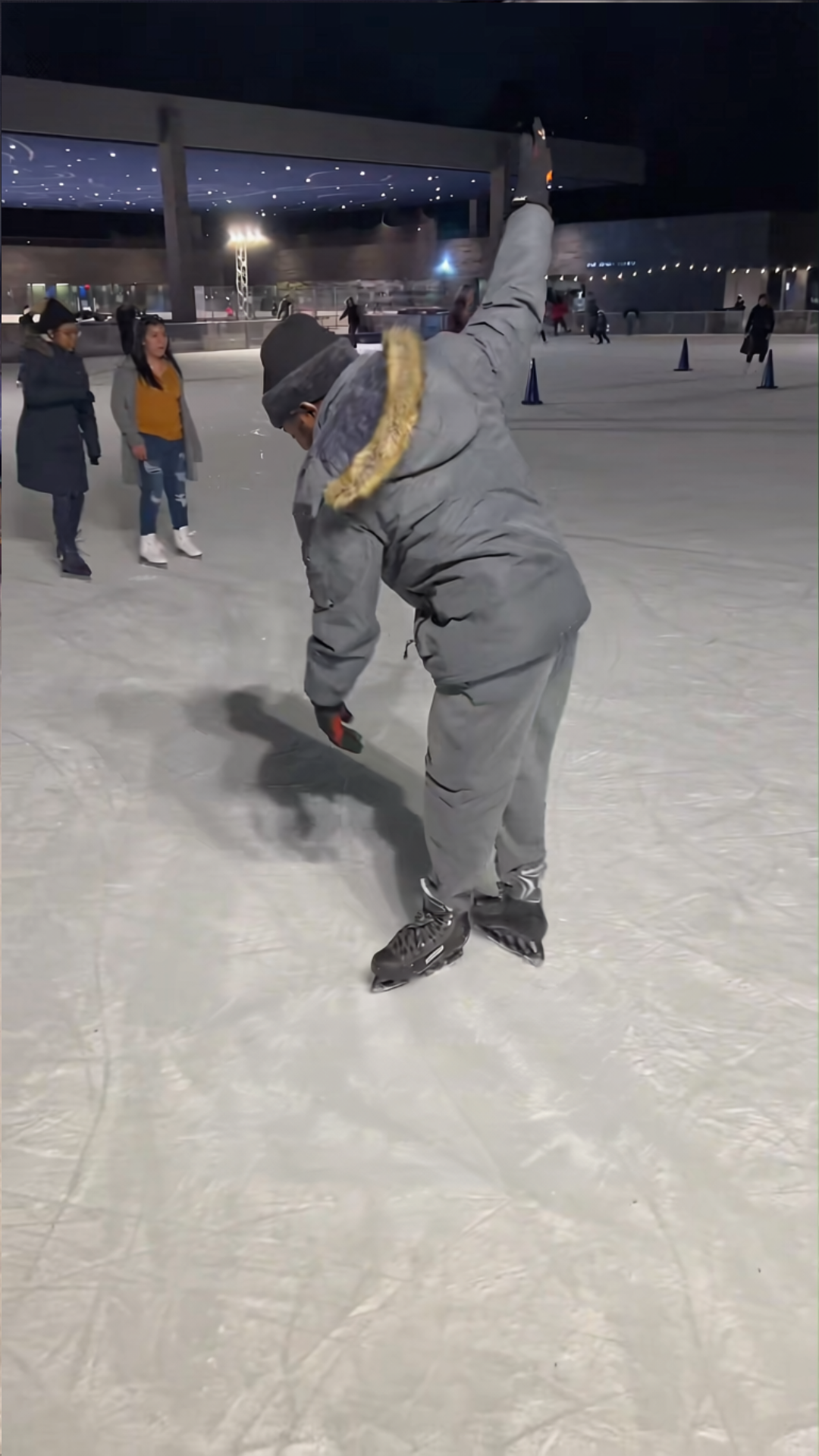 How to perform the heel slide stop in freestyle ice skating