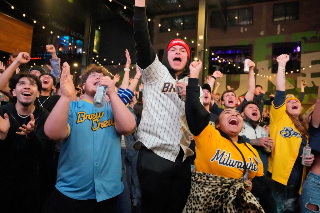 Brewers handle Rays in Game 5 to win franchise’s long-awaited first ...