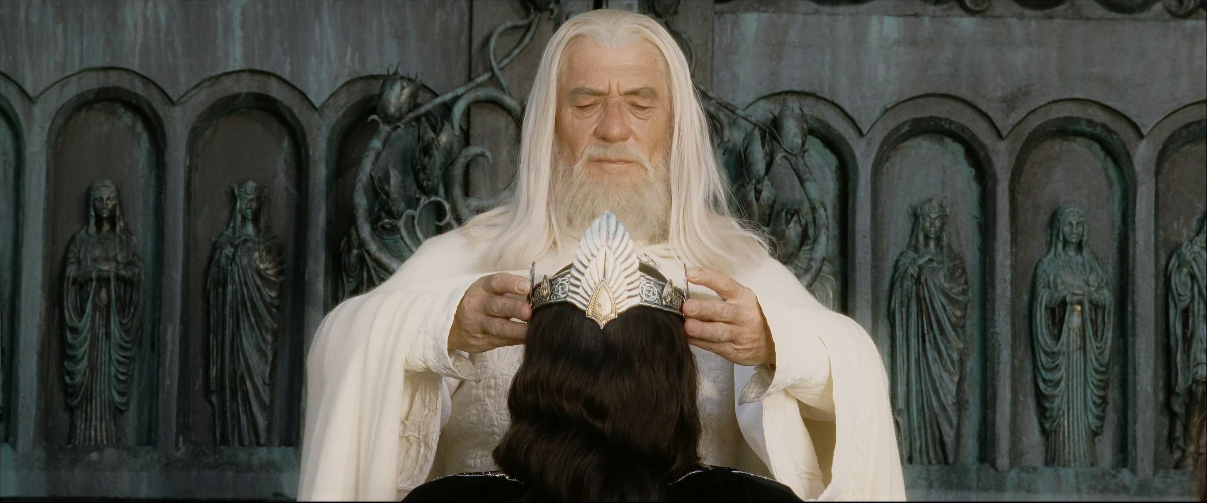 Lord of the Rings' new Aragorn actor officially opens up on role's ...