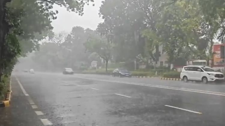 IMD issues widespread rainfall alerts as Cyclone Arnab weakens. Will it ...