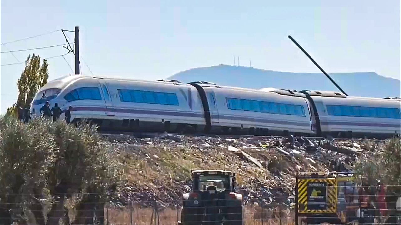 Spanish minister blames human error for deadly train crash