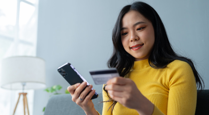 A very dangerous world: 40% of users share a credit card with this ...