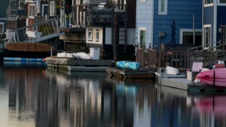 Record high tides putting Sausalito house boat community in precarious ...