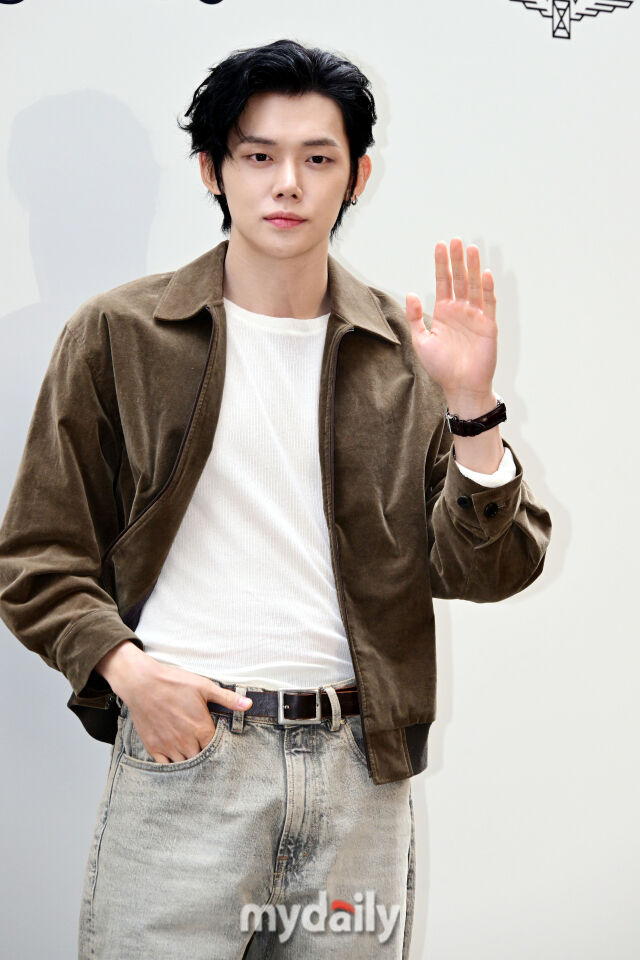 [MD포토] TXT 연준 설레는 눈맞춤