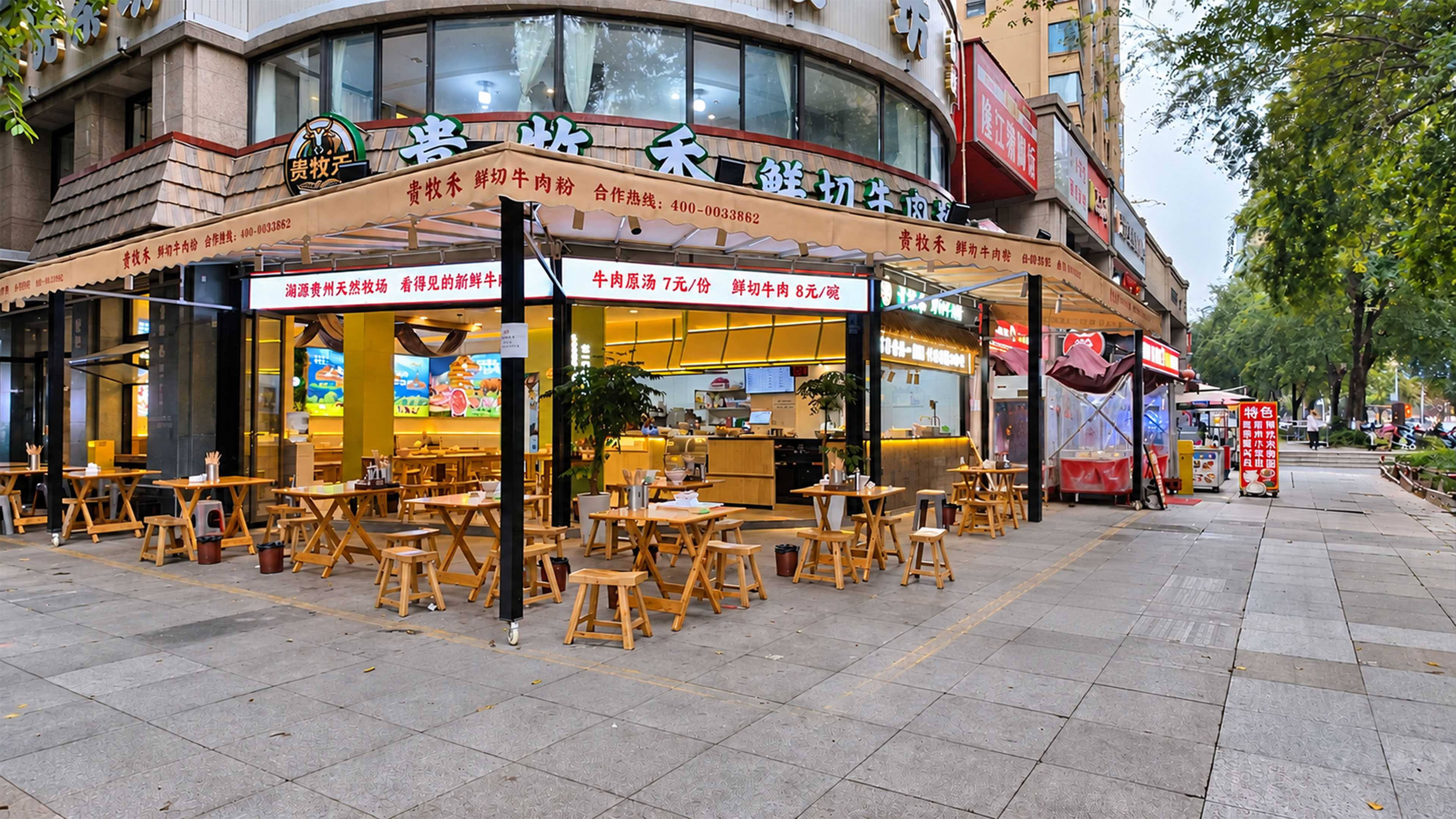 This Chinese apartment neighborhood has an outdoor beef noodle restaurant