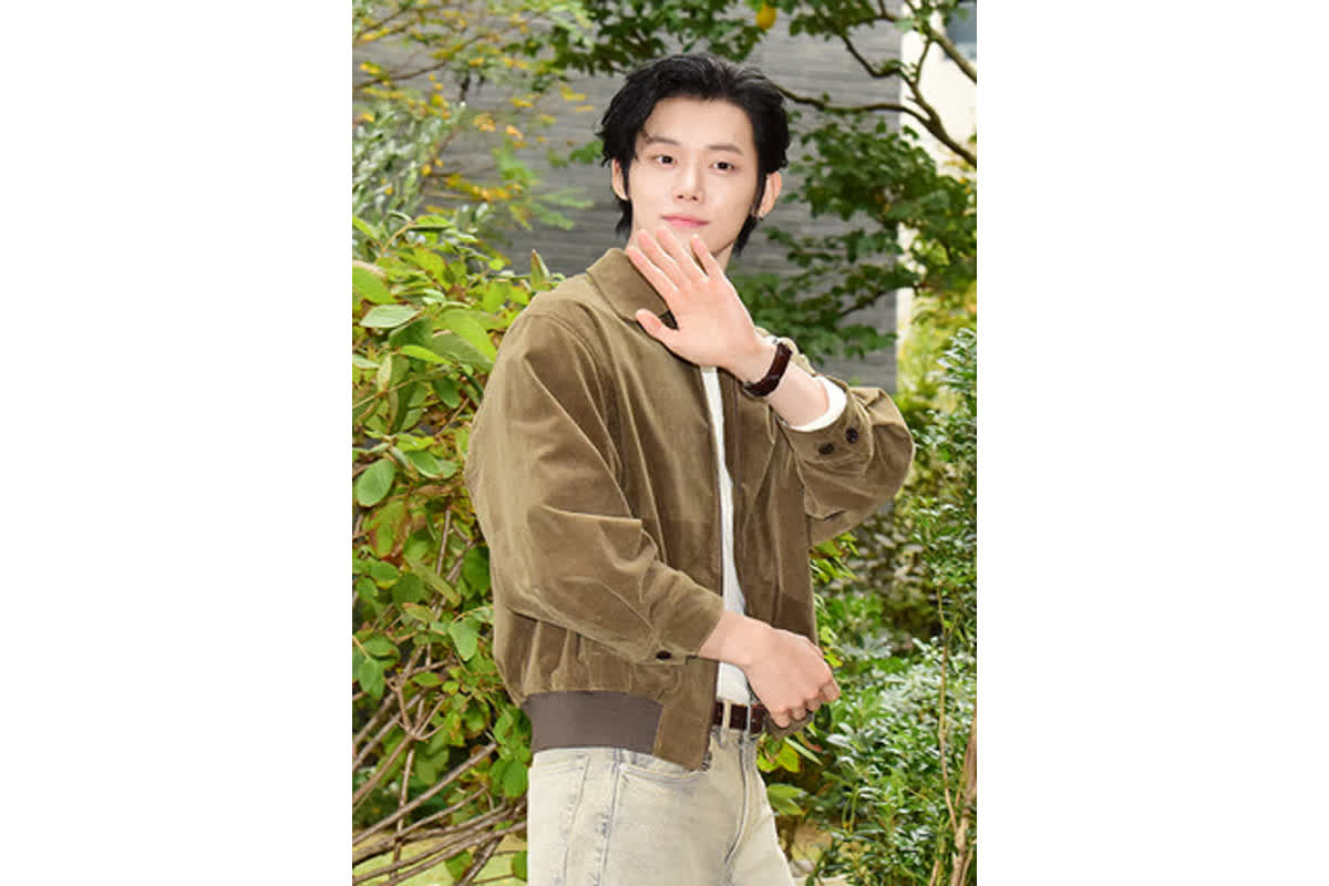 [포토] TXT 연준 '걸어 다니는 론진 조각상'