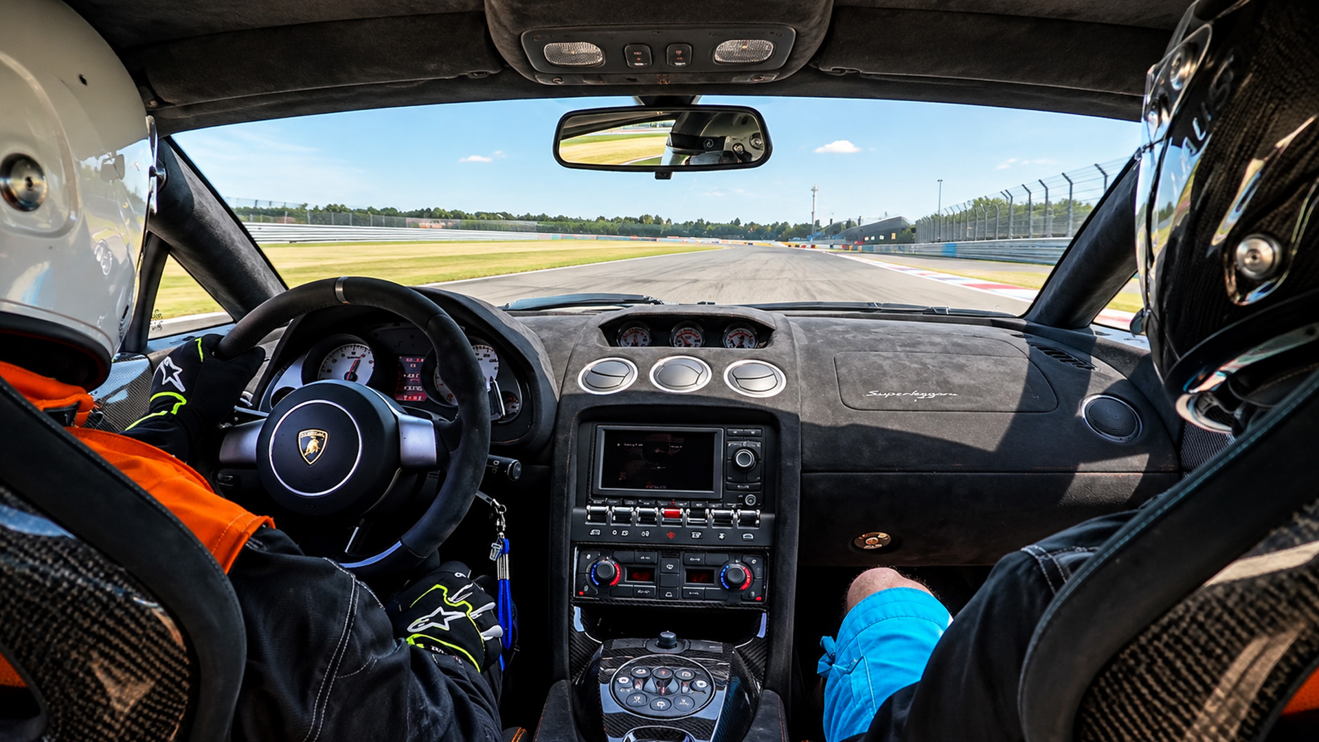 How good does the Gallardo Superleggera V10 sound at Lausitzring?