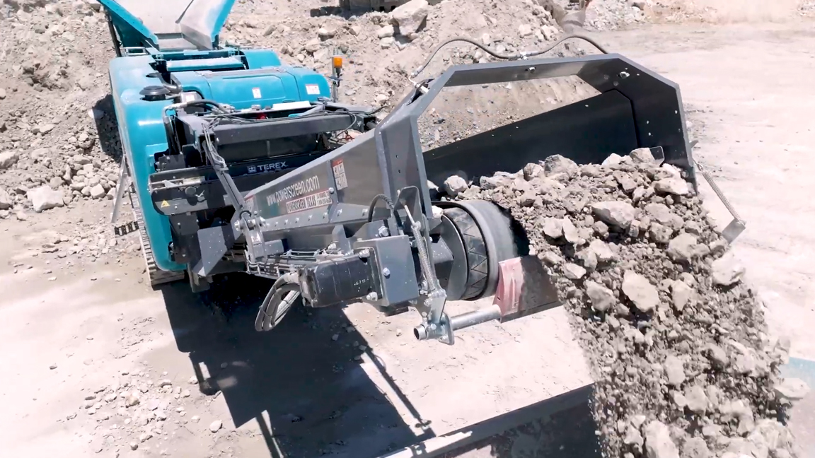 Heavy duty jaw crusher processing demolition waste