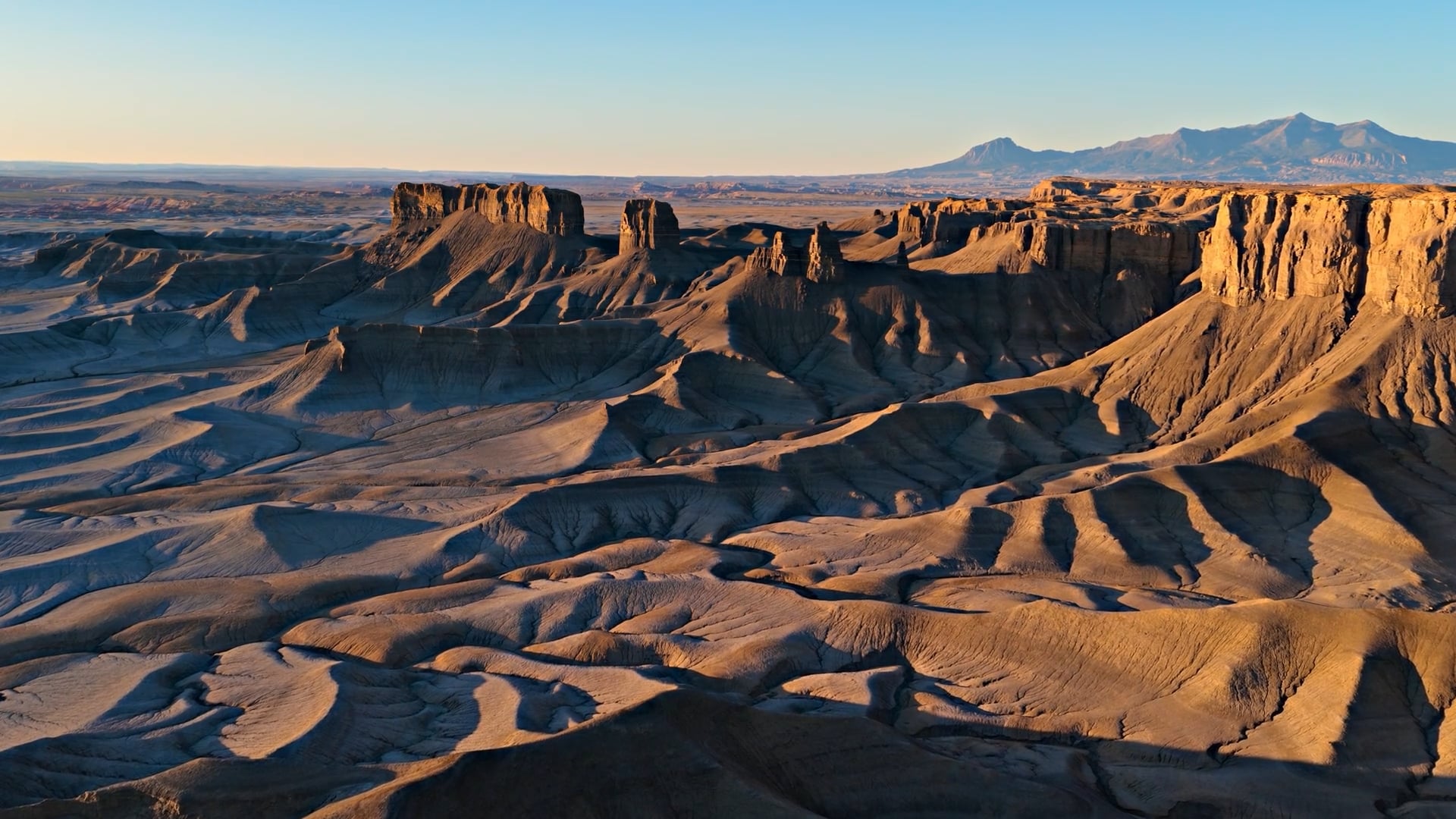 Moonscape Overlook, Utah: Drone views of alien desert