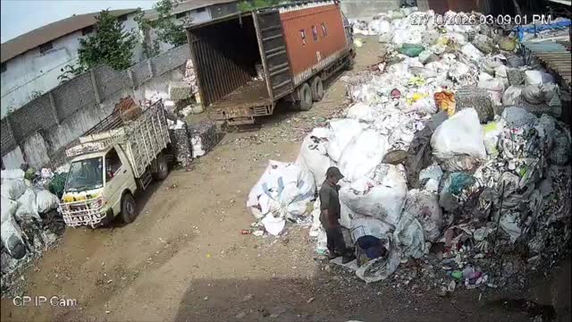 Scrap worker injured as discarded container explodes in Indian ...