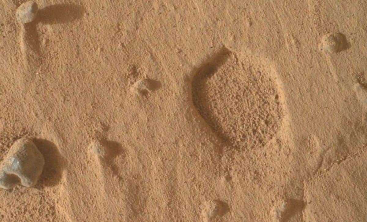 NASA’s Curiosity rover has discovered unusual holes in ancient Martian ...