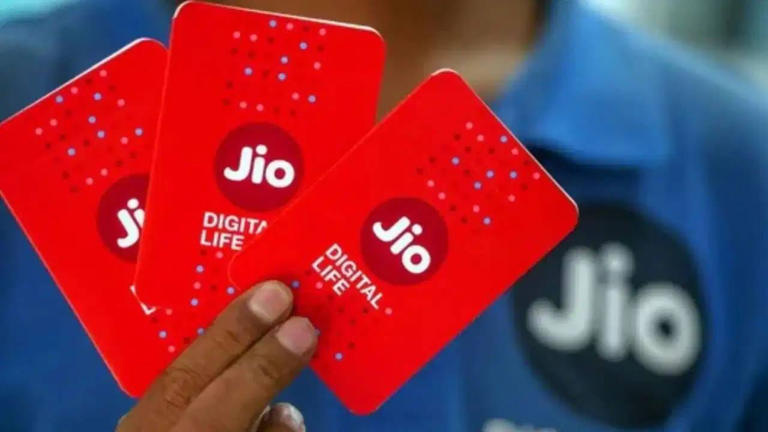 महागड्या रिचार्जने वैतागलात? Jio चा हा धमाल प्लान, अवघ्या 123 रुपयांमध्ये…
