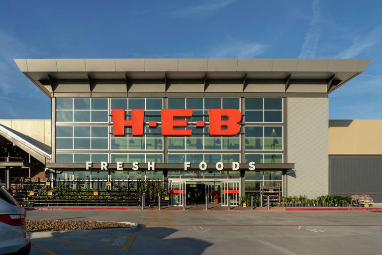 H-E-B plans nearly $1.25M renovation of decades-old Laredo store