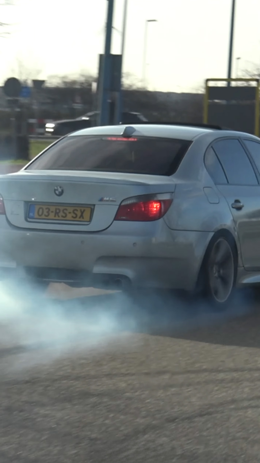 BMW M5 V10 unleashes its legendary engine sound on the road