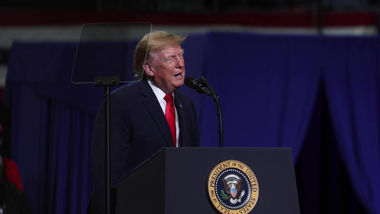 Furious MAGA crowd turns on protester as Trump humiliated again at Ohio ...