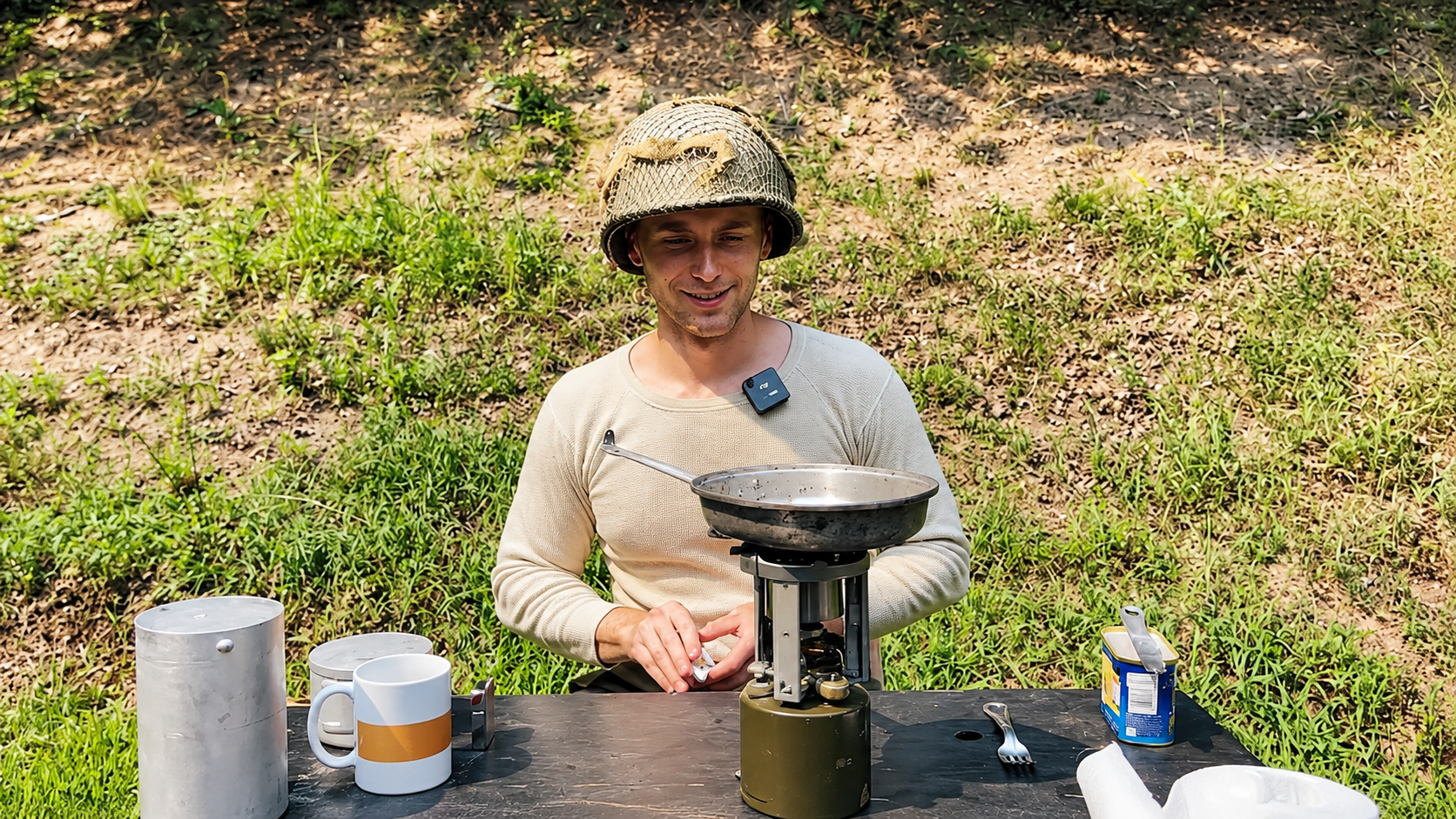 Cooking a meal with the pocket stove carried by American soldiers in WWII