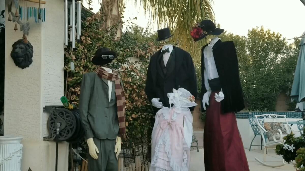 Family dresses up as invisible people for Halloween