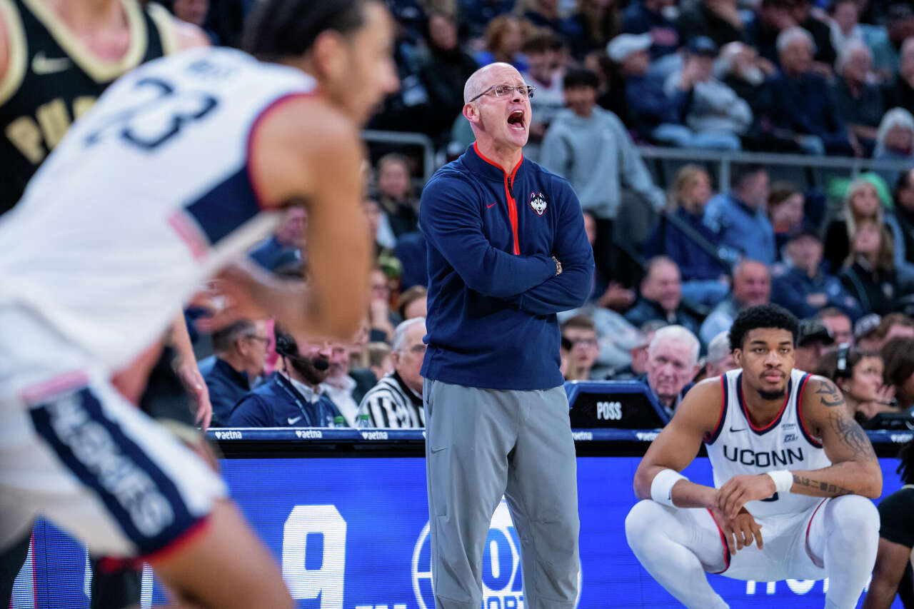 Dan Hurley has a 'good problem' with UConn men's basketball team: Who gets the minutes?