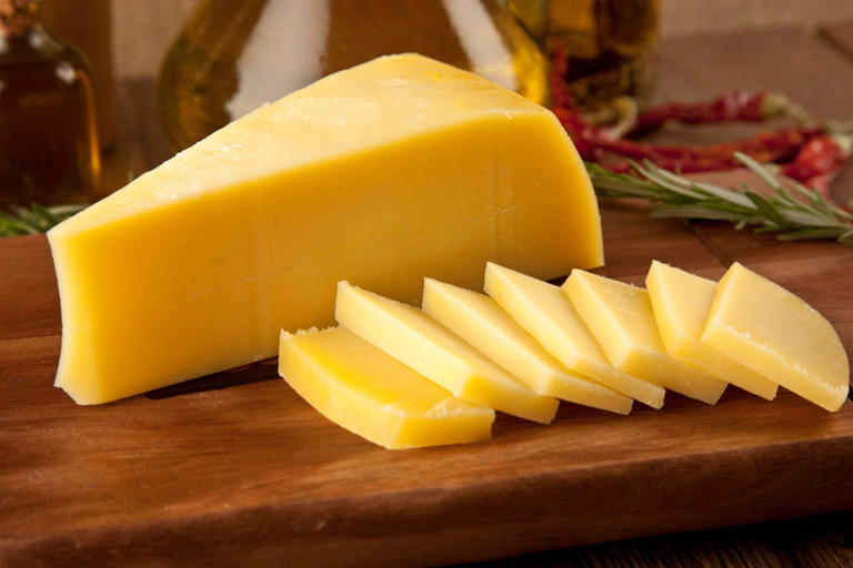 7 foods that pack more calcium than cheese