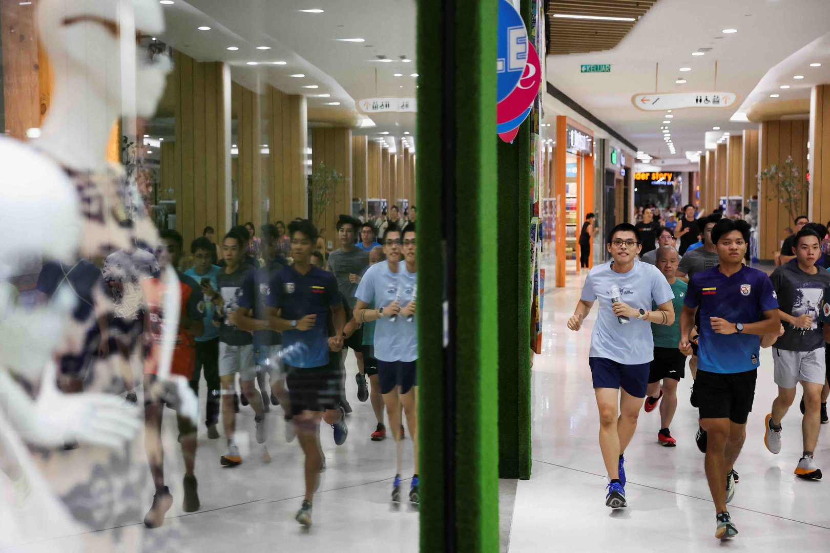 Malaysia’s runners take to the malls as haze spreads