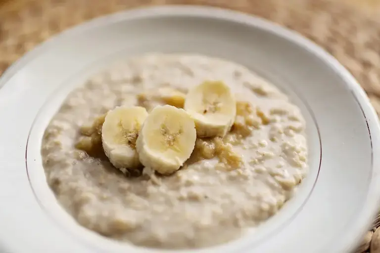 5 foods to eat before shoveling snow (and 2 that leave you sluggish)